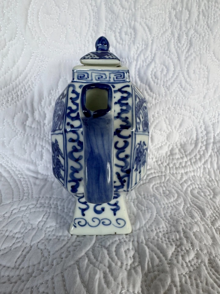 Tetera china vintage de porcelana con mango de dragón azul y blanco - estilo Kangxi Foto 3 de 4