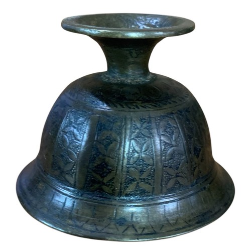 Vintage or old Brass Handcrafted Engraved Bowl with stand, nice carving. - 第 4/4 張圖片
