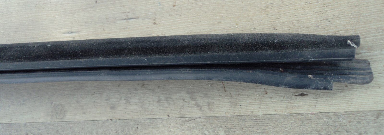 1997-2001 Ford Ranger Mazda Trucks    Window Inner Beltline Seal    Right side