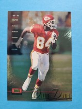 WILLIE DAVIS 1995 CLASSIC IMAGES LIMITED FOOTBALL CARD # 121 F0234