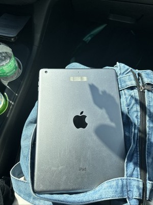 Apple iPad Air Software Version 12.5.7 Model MD785LL/B