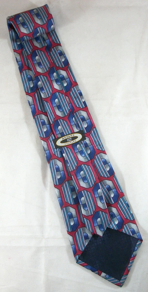 Corbata Adolfo Roja con Octágonos Azules y Grises Seda 57" Largo x 4" Ancho (E682) Foto 3 de 3