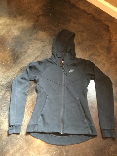 nike jacket with thumb holes