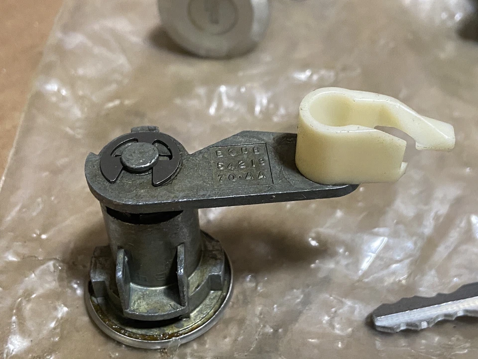 Ford FRONT, REAR & SLIDING SIDE Door Lock Cylinder Kit - 1981-1991 E150 E250 NOS - Image 3 of 4