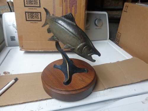 BE KING SIGNED 7/99 Made In 1999 SALMON SCULPTURE W WOOD BASE - Picture 4 of 8