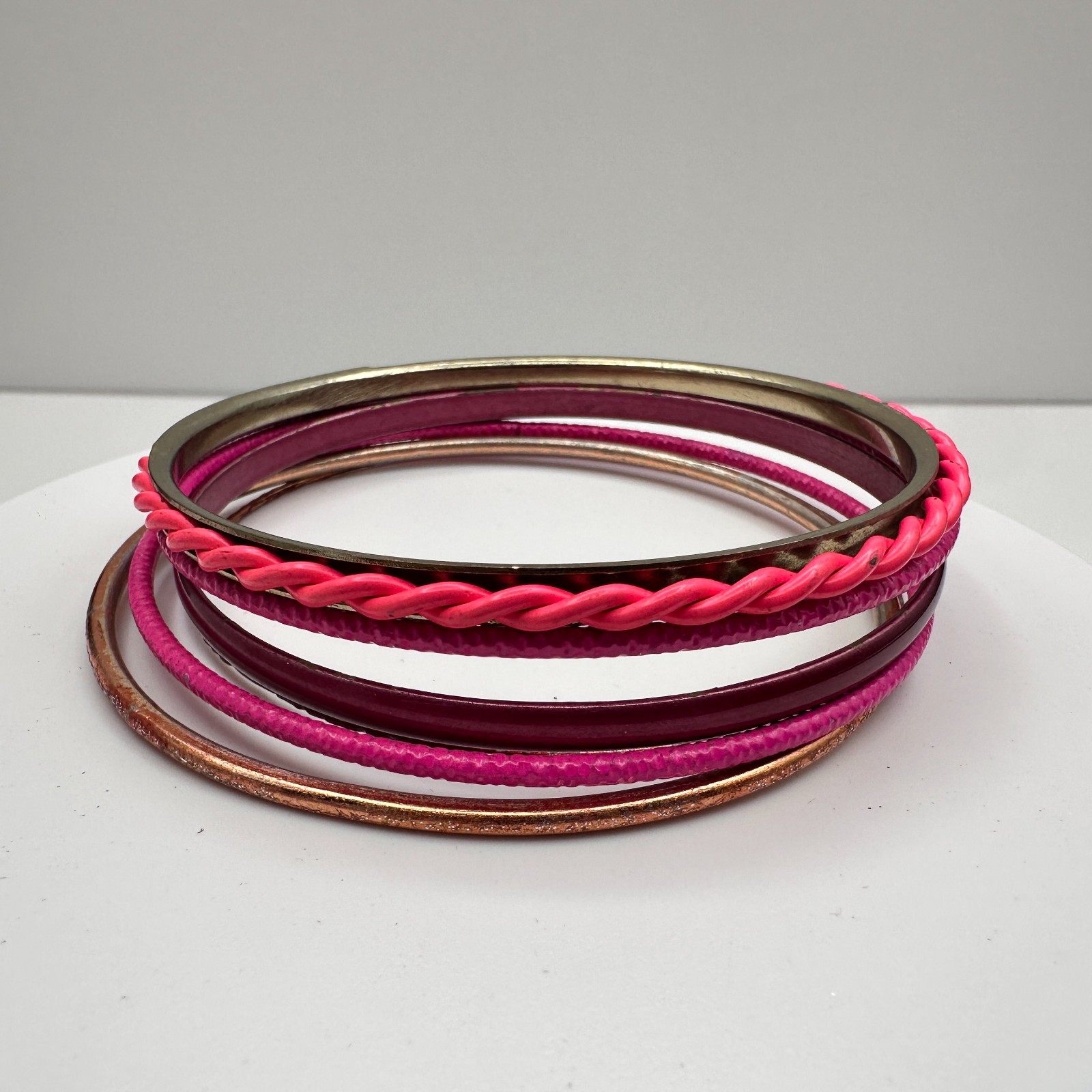 Vintage 80s Bangle Bracelet Set Stackable Gold To… - image 1