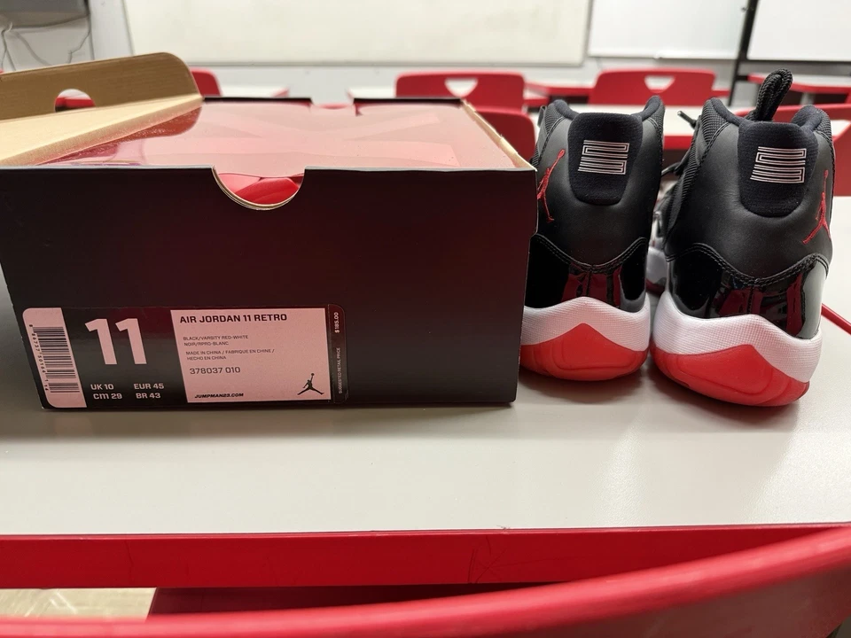 Talla 11 - Jordan 11 Retro Bred 2012 Foto 3 de 4