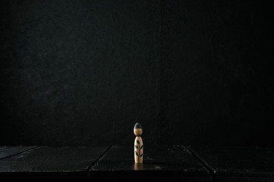 Vintage japanische Kokeshi Puppe / kleine handbemalte Holz Volkskunst