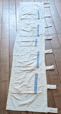Colgante ordenado. Se puede utilizar a lo largo del lado de la cama. Hecho en casa.