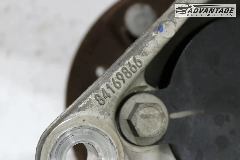 Chevrolet Camaro 2016-2024 tracción trasera delantero izquierdo conductor husillo nudillo y cubo de rueda OEM Foto 4 de 4