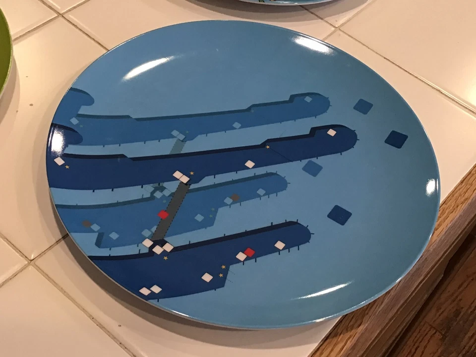 "Juego de 8 platos de 10"" de melamina con mapa de terminal de aeropuerto moderno hecho en Atlas" Foto 3 de 4