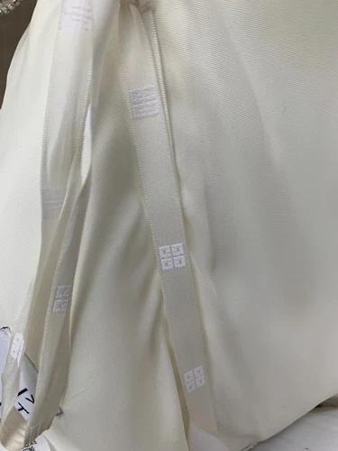 Bridal dress Givenchy wedding gown, silk embroidered leaves motif, sample dress  - Picture 22 of 24