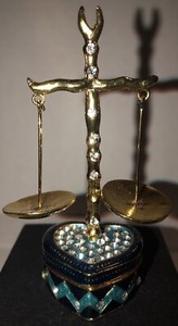 TREASURE IT 'Libra the Scales' Trinket Box