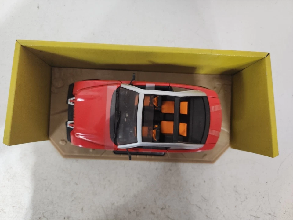 Matchbox Jeep Jeepster Concept Car Red Diecast 1/18 Scale Motor Trend - Image 3 of 4