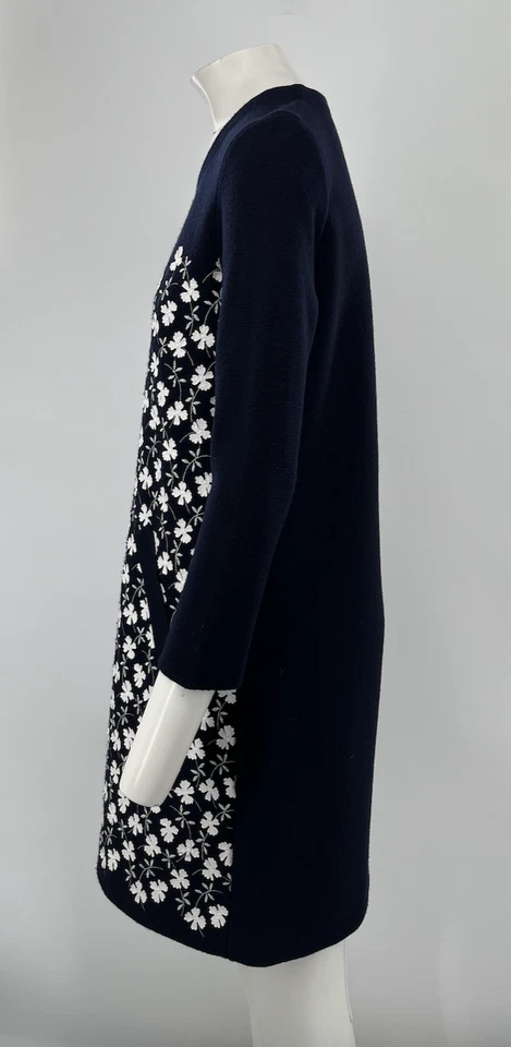 Vestido Suéter Oscar De La Renta R15 Azul Marino Lana con Bordado Floral Blanco Talla L Foto 2 de 4