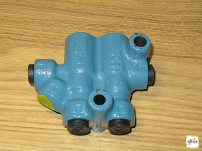Toyota Genuine CELICA AT180,ST18# VALVE ASSY, PROPORTIONING 90412-10140 OEM New
