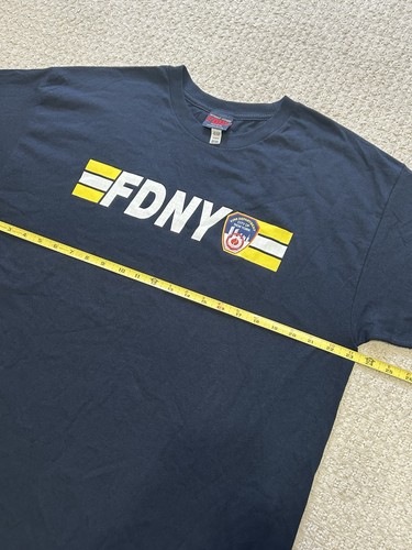 FDNY T-shirt uomo Keep Back 200 piedi maglietta blu navy taglia XL - Foto 6 di 7