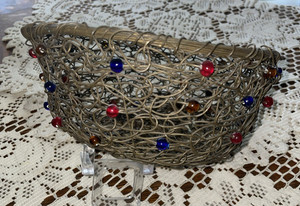 VINTAGE HANDMADE WOVEN METAL ROUND COLORFUL BEADS FRUIT/BREAD BASKET
