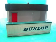 VINTAGE SCALEXTRIC a202 RACING PIT DUNLOP  complete all parts  VERY GOOD BOED