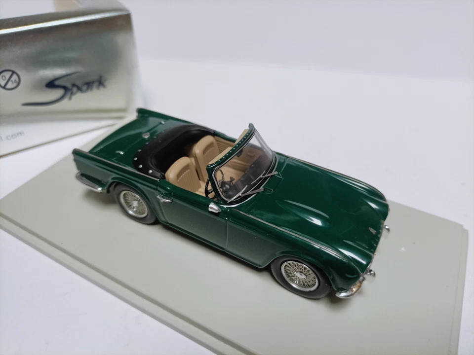 Spark 1/43 Triumph Tr4 绿色 — 第 4/4 张图片