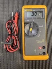 USED Fluke 70-III Digital Multimeter Autorange Touch Hold 600V CAT II SEE PHOTOS