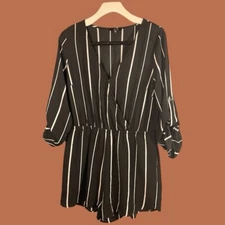 Iris Women’s Black and White Striped 3/4 Sleeve B-Neck Romper Size L