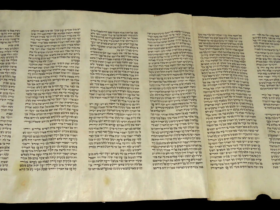 TORAH BIBLE MANUSCRIPT FRAGMENT 100+ YRS OLD EUROPE Genesis "Noah & the Flood" - Image 4 of 4