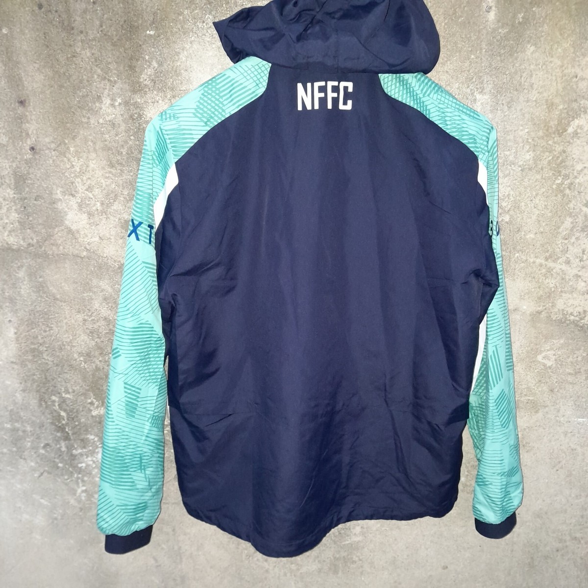Nottingham Forest 2021-22 lightweight training football