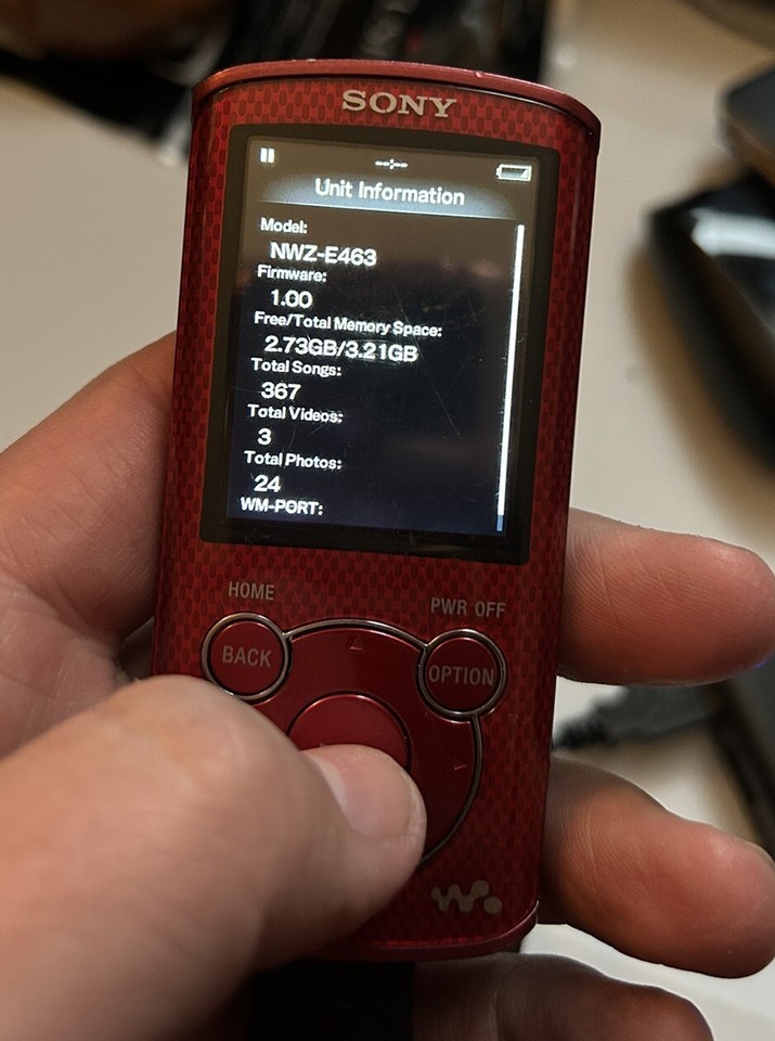 Sony Walkman NWZE463 Digital Media Player 4GB ( SCRATCHED ) Tested