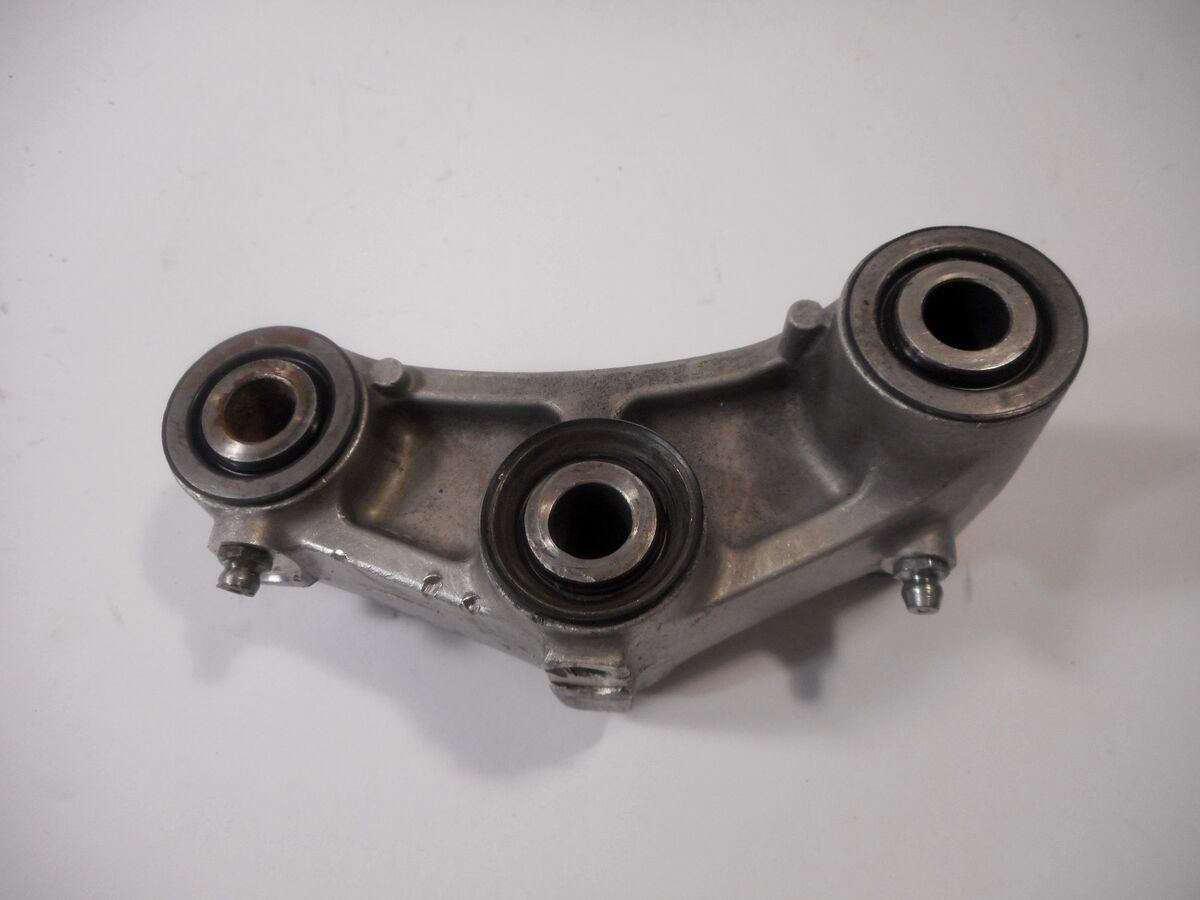 km0411ページ
NO.492.538.451.030 ④樹脂ピアス KAWASAKI ZX1100 REAR UNI TRAK ARM SUSPENSION KNUCKLE 39007