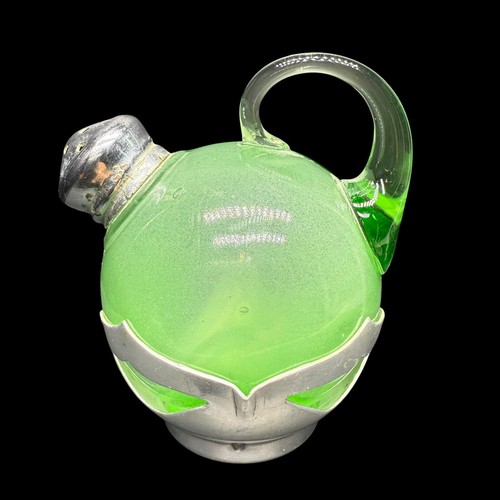 Aceite de vidrio verde vintage o vinagre jarra y coctelera manijas base de metal SIN BRILLO - Imagen 14 de 24