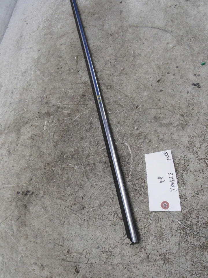 2008 Mini Cooper right passenger door window glass trim belt molding strip OEM Foto 2 de 4