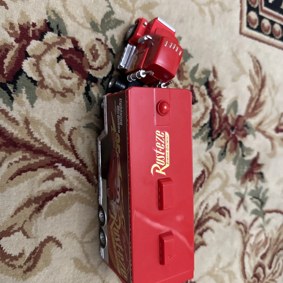 Juego de camión Mattel Disney Pixar Cars Mack Hauler Lightning McQueen 2021 Foto 2 de 2