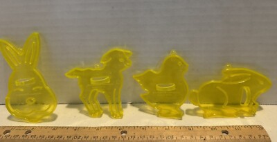 Lot 4 Vintage  Amscan Yellow Plastic Easter Cookie Cutters Molds Handles