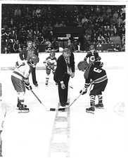 XXRARE HENRI RICHARD PERSONAL PHOTO - MINOR HOCKEY PUCK DROP !!