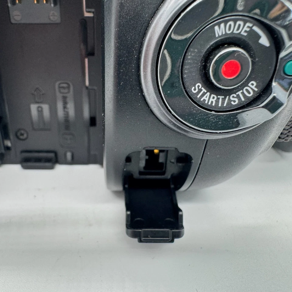 Sony Handycam HDR-SR11E PAL HDD Camcorder Video Camera (No Battery or cables) - Image 2 of 4