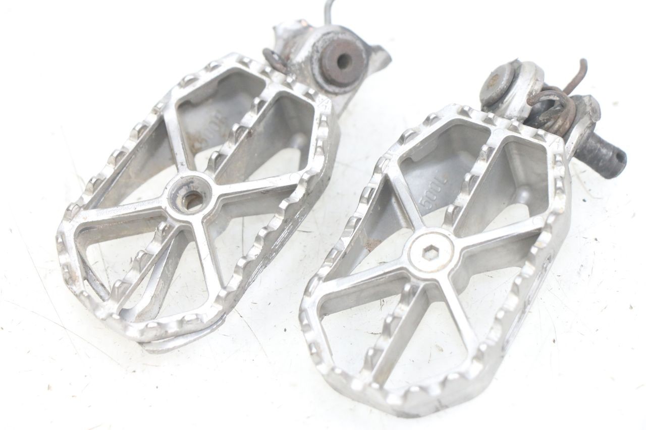 PAIR OF FRONT FOOTRESTS - KAWASAKI KXF KX-F 250 (2012 - 2014)