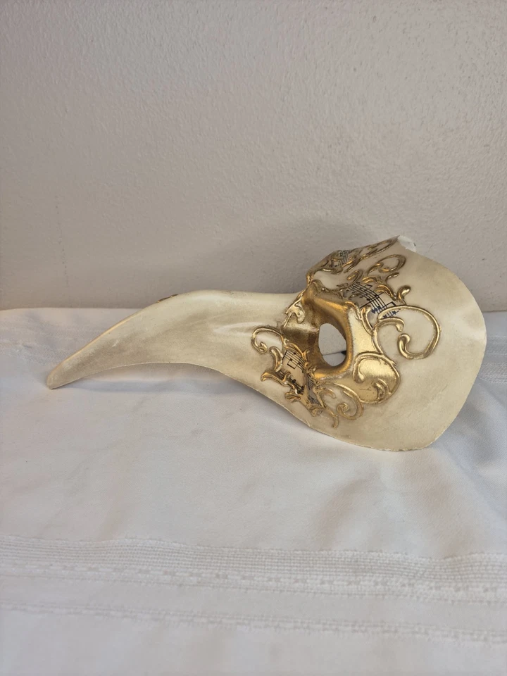 MASCARADA ITALIANA VENECIANA MÁSCARA Gran Nariz Larga Pico Blanco Dorado Música Notas Difícil de Encontrar Foto 3 de 4