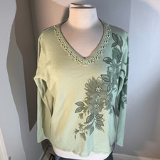 Vintage Pearl Detailed Flower VNeck Sweater. Mint green, size unknown
