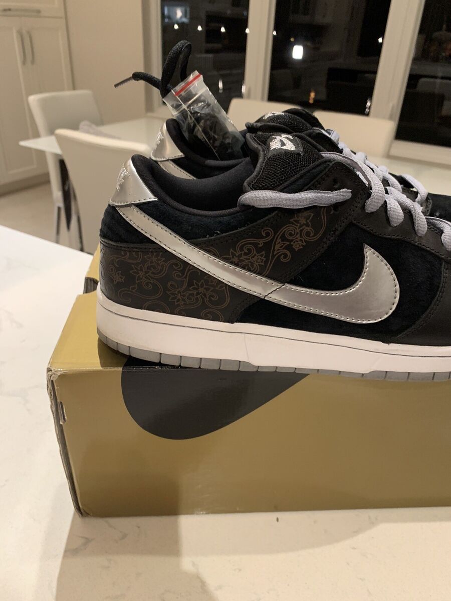 NIKE DUNK LOW PREMIUM SB TAKASHI 2 BLACK METALLIC SILVER NIKE DUNK LOW PREMIUM SB TAKASHI 2 BLACK METALLIC SILVER