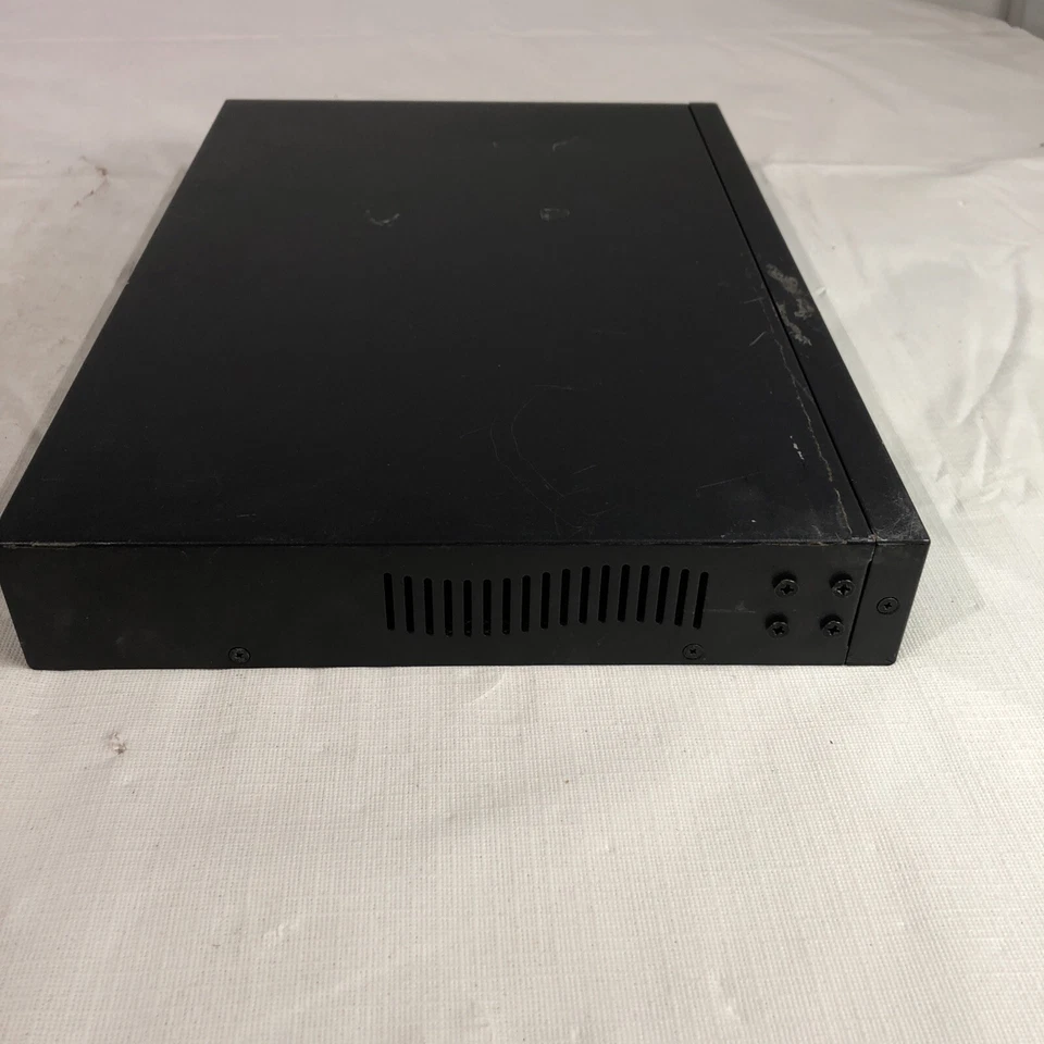 Dell PowerConnect 2324 24 Port Fast Ethernet Unmanaged Switch 2x Gigabit Ports - Image 3 of 4