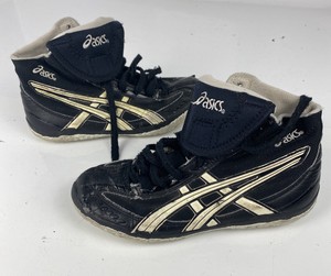 boys size 5 wrestling shoes
