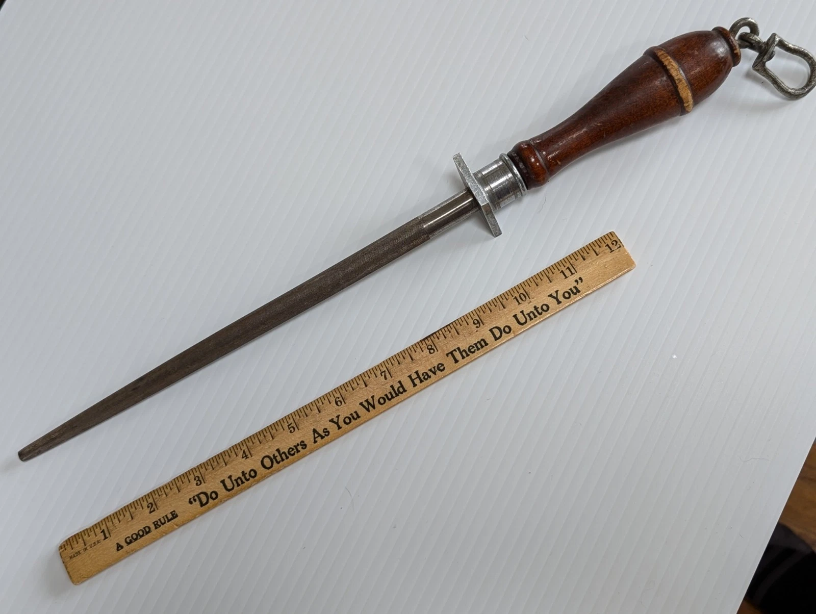 Vintage Universal Brand Knife Sharpening Honing Steel Rod 16" Overall Length
Opens in a new window o