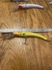 REEF RUNNER Fishing Lure 4.75” Length 1/2 Oz Weight Orange Yellow Used