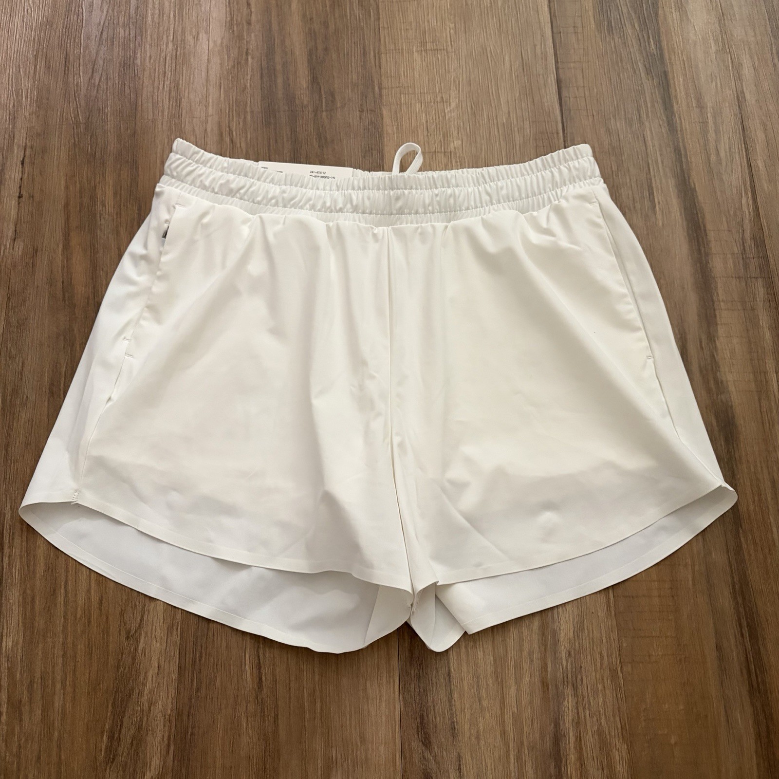 Uniqlo Women ULTRA STRETCH ACTIVE SHORTS Size Medium White NWT