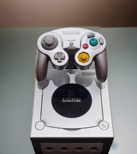 Nintendo GameCube Console and Controller Disp...