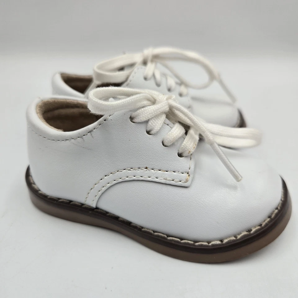 Обувь Footmates Willy для малышей оксфорд белая на шнуровке ШИРОКАЯ ширина размер 3 - Изображение 2 из 4