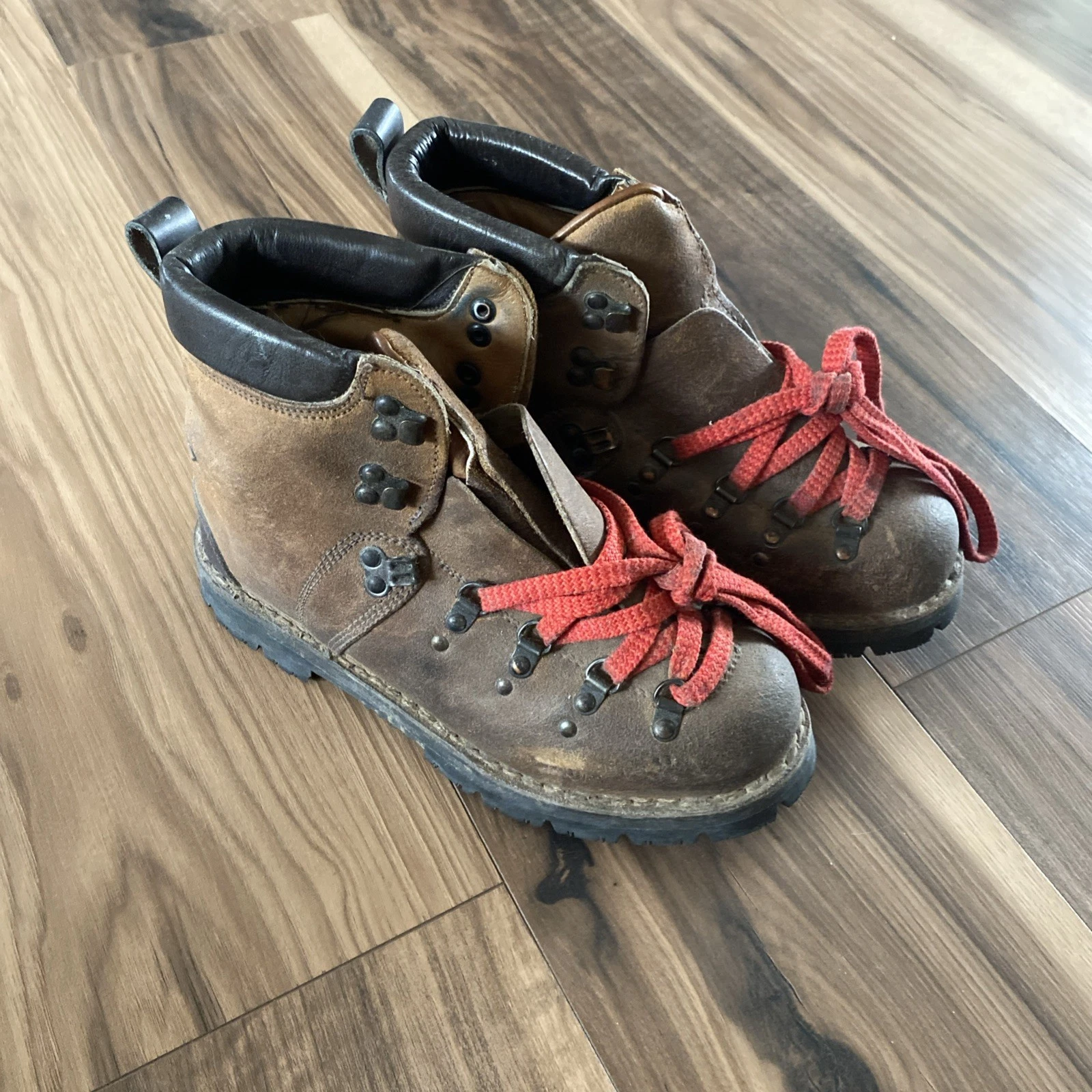 70s Cougar Boots vintage hiking boots Outdoor Camping Work Boots
Opens in a new window or tab