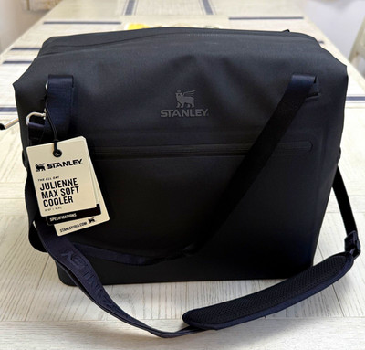 Stanley The All Day Julienne Max Soft Cooler Bag 20 qt / 18.9 L with Black Strap