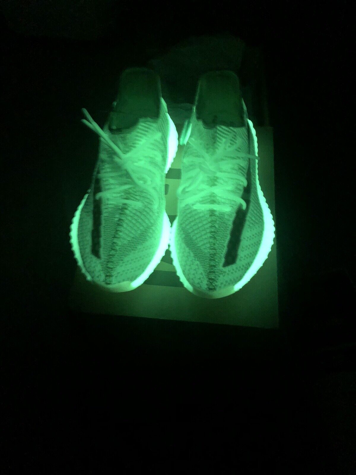 YEEZY BOOST 350 V2 GID GLOW EG5293 SIZE : 8.5 With Stockx Receipt